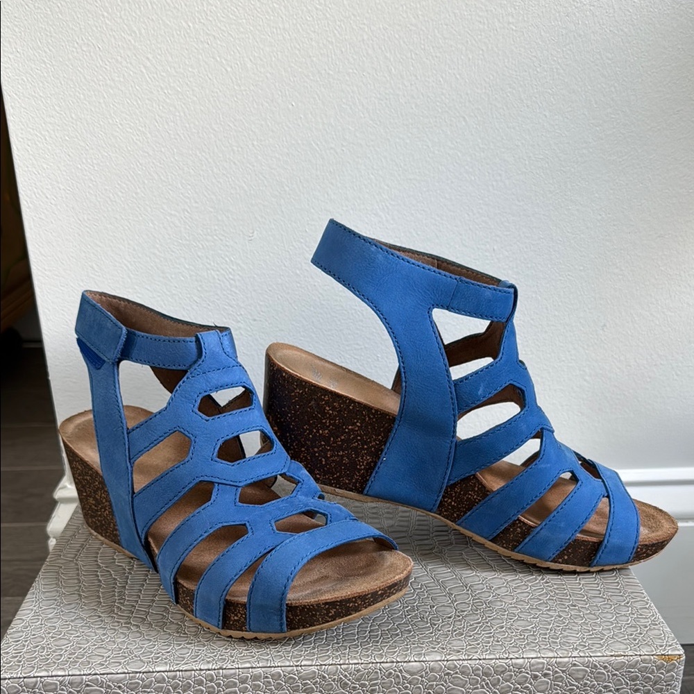 Dansko Selina Sandals 37 (6.5) Blue Suede